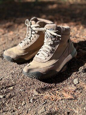North Face Back-To-Berkeley Hiking Boots Size 8